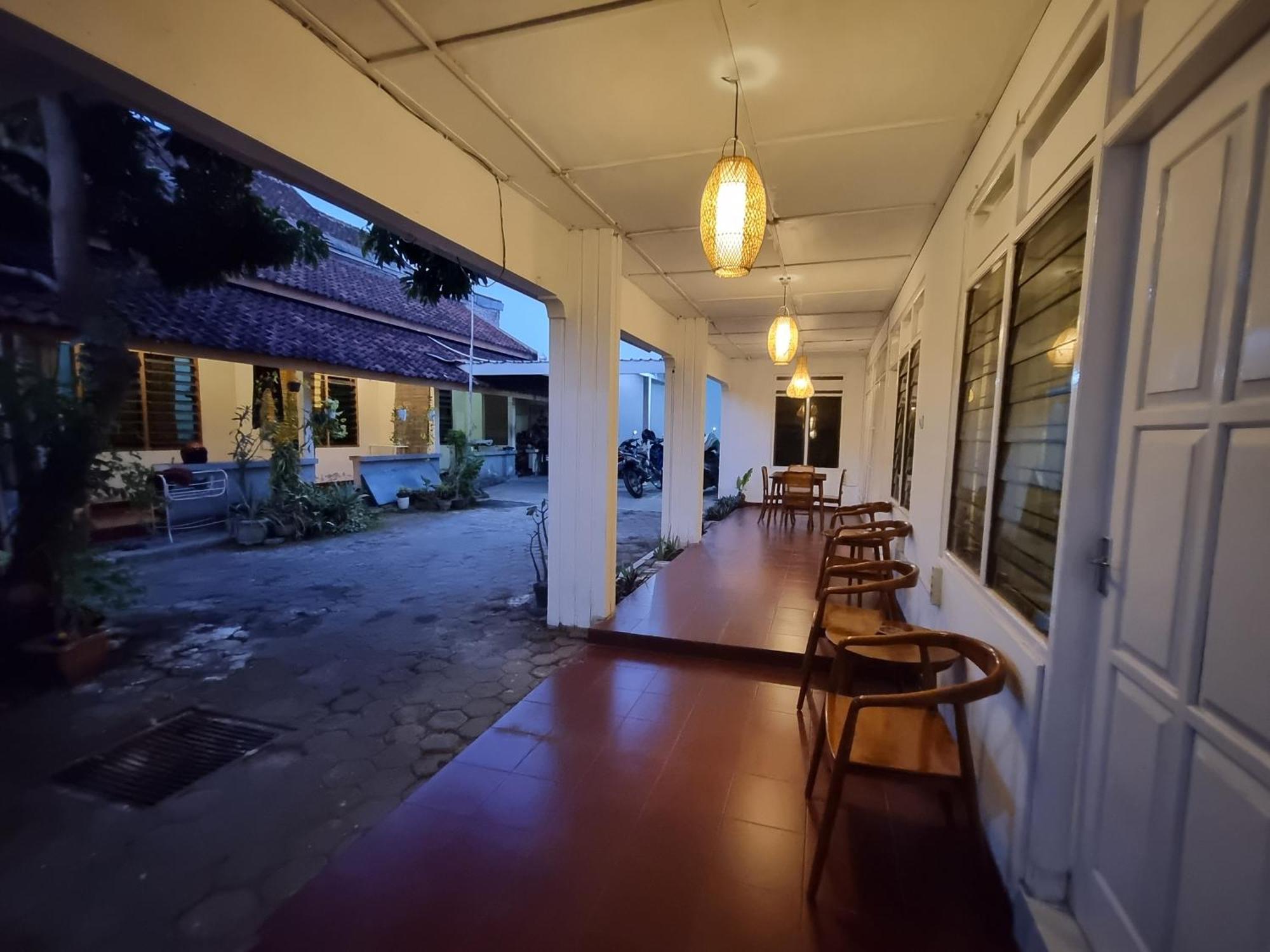 Banana Homestay Prawirodirjan Yogyakarta Exterior photo