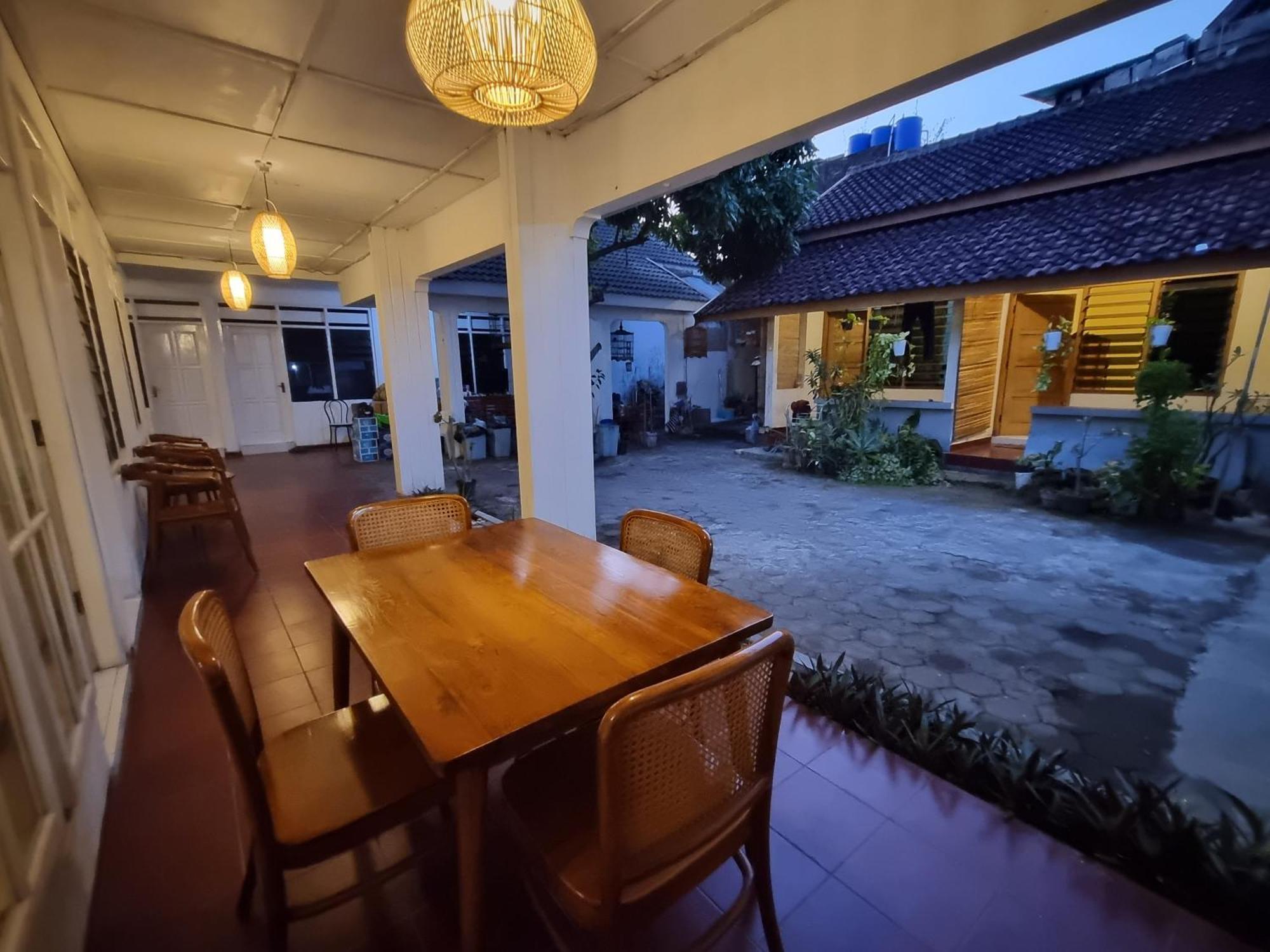 Banana Homestay Prawirodirjan Yogyakarta Exterior photo