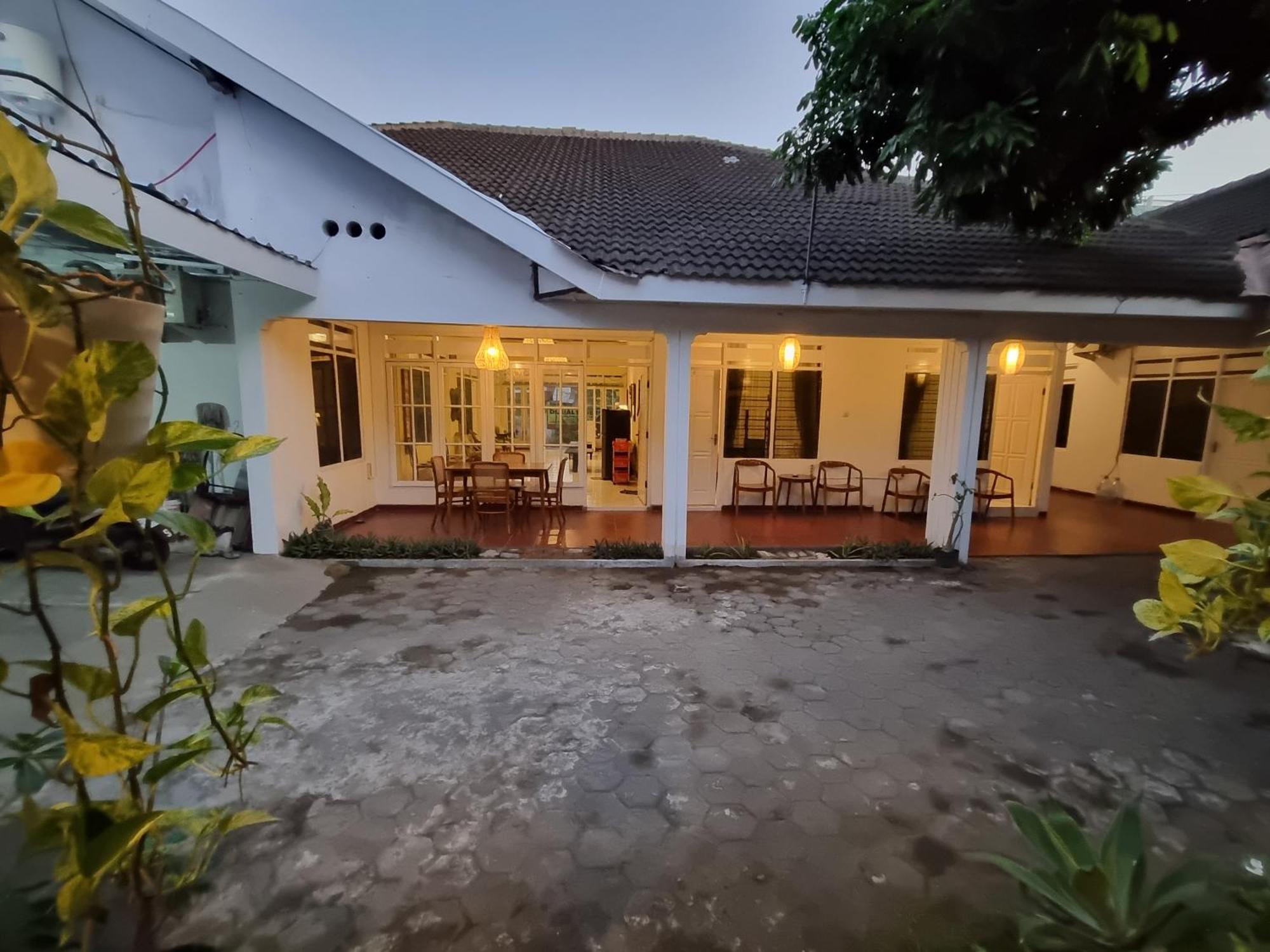 Banana Homestay Prawirodirjan Yogyakarta Exterior photo